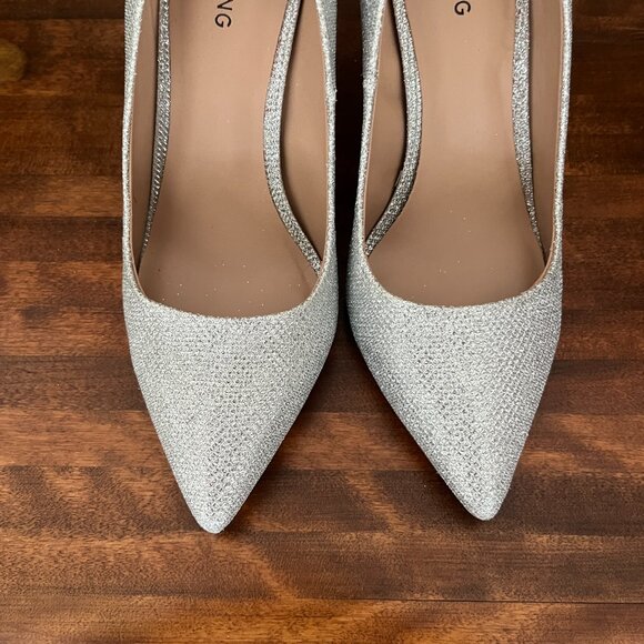 Call it Spring Women's Sparkly Silver Shimmery Pumps Heels Size 7.5 - Picture 2 of 9